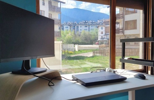Kvartal Noviya Grad Apartment | Large stylish 2-bedroom apt, 2min walk to ski path, 7-8min to gondola