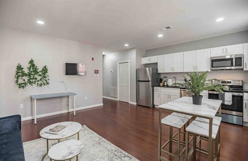 Center City West Apartment | Large & Sunny 1/1 | Center City | Sleeps 4