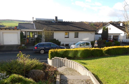Ernsthausen Apartment | Large, sunny apartment in the country in the beautiful Taunus