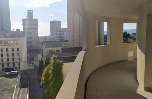 Saint-Mauront Apartment | Large T3 with terrace quai d'Arrenc CGM district sea view near old port