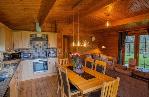 East Huntspill Cabin | Large three bedroom lodge with private hot tub on the banks of the river Brue.