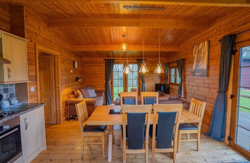 East Huntspill Cabin | Large three bedroom lodge with private hot tub on the banks of the river Brue.