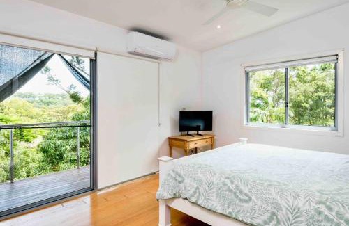 Tugun House | Large Tugun Modern House minutes to the beach
