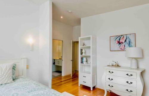 Tugun House | Large Tugun Modern House minutes to the beach