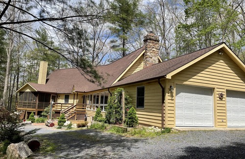 Basye House | Large updated home with Game Room, Theater, hot tub and fire pit on Bryce Resort