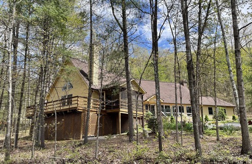 Basye House | Large updated home with Game Room, Theater, hot tub and fire pit on Bryce Resort