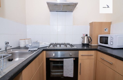 Brierley Hill Apartment | large/very central one bedroom flat! 5 mins to ASDA/Merry Hill Shopping Centre