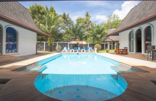 Chalong Villa | Large villa incl. pool, breakfast, maids, electricity & chef! Perfect for groups