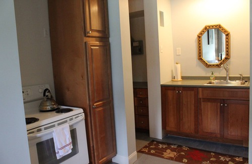 Campton Apartment | Large, well-appointed, Ground Level Apartment with lots of light ,sleeps 6