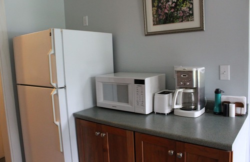 Campton Apartment | Large, well-appointed, Ground Level Apartment with lots of light ,sleeps 6