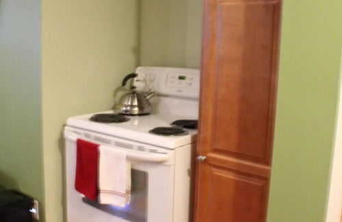 Campton Apartment | Large, well-appointed, Ground Level Apartment with lots of light ,sleeps 6