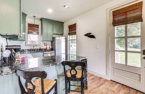 South Baton Rouge House | Large Yard: 'Pascagoula Peach' Home in Baton Rouge