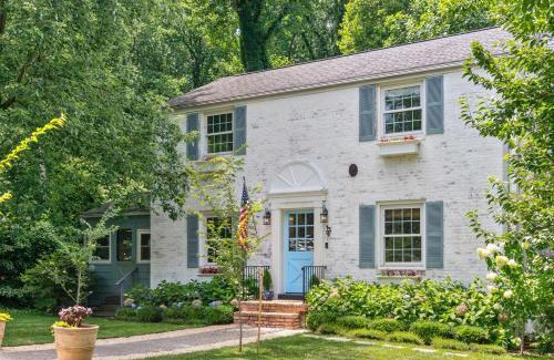 Lake Barcroft House | Large yard - Quiet area - 15 min to DC