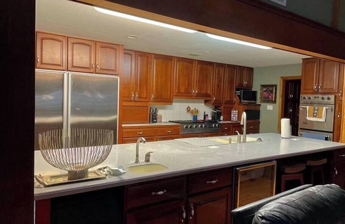 Saucier House | Largest Coast Mini Resort! Pool, Gym, Pool table, Lake +