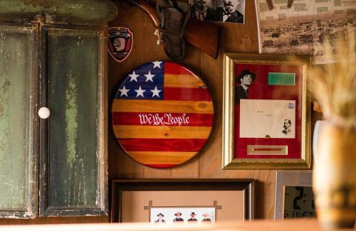 Tombstone Hotel | Larian Motel