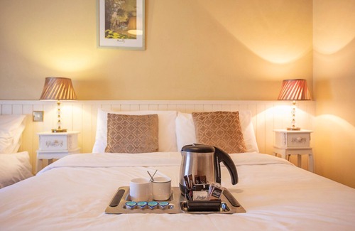 Milltown Bed & Breakfast | Larkins Pub Restaurant and B&B