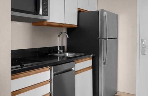 East Lake Hills Hotel | Larkspur Landing Extended Stay Suites Bellevue