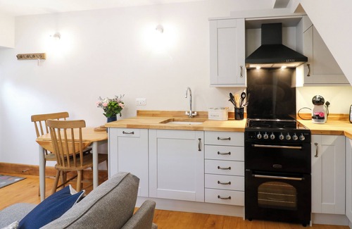 Barnard Castle Cottage | LARL COTTAGE, romantic, with open fire in Middleton-In-Teesdale