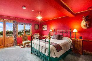 Dunedin Cabin | Larnach Lodge & Stable Stay
