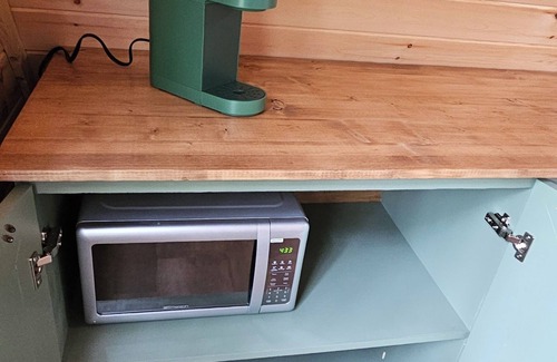 Draper Cabin | Larry's Lookout: Romantic Getaway w/King Bed & Deck