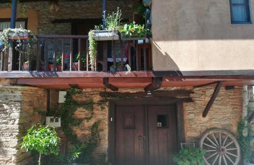 Toral de Merayo House | Las 3 Negrillas