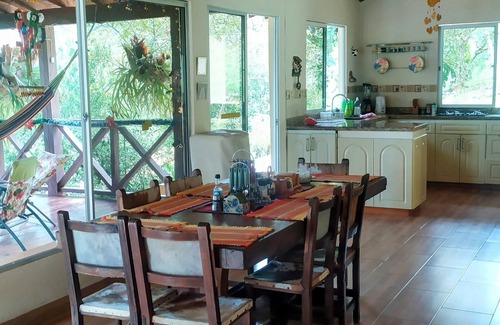 Fredonia House | las Gitanas, en Medio de Colores, Paisajes Maravillosos y Animales de Granja
