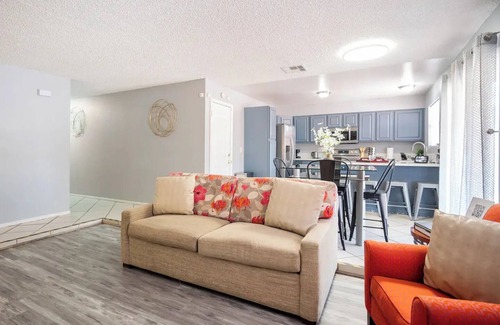 Whitney House | Las Vegas Retreat · Modern 3BR Oasis · 10 Min to Strip · Pet-Friendly & Licensed