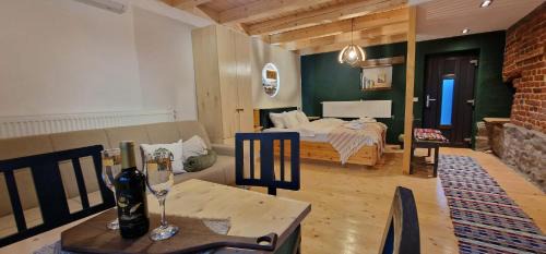 Buces House | LaShura