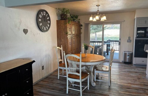 Lewistown House | LAST BEST PLACE -Quiet,Peaceful 4-bedroom house in Lewistown million dollar view