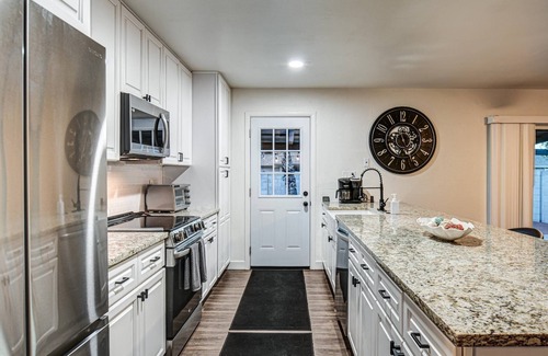 Tempe House | Last Call for Summer - 10% Off All August Stays!