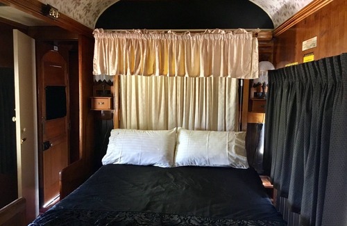 Wallaroo Bed & Breakfast | Last Stop Ambledown Brook Train Carriage XBS 2162