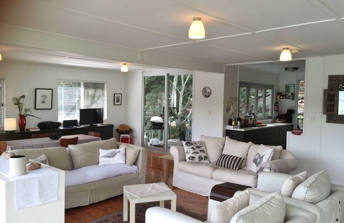Bar Point House | LATITUDE 33 . arrive by boat . HAWKESBURY RIVER . Private Waterfront W Jetty