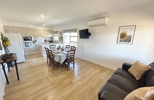 Port Hughes House | Latone Sea Lodge - Entire Home in Port Hughes
