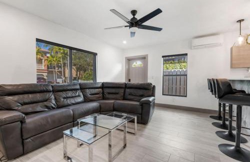 Lake Ridge Apartment | Lauderdale Modern 1 Bedroom 1 Bathroom with Private Backyard