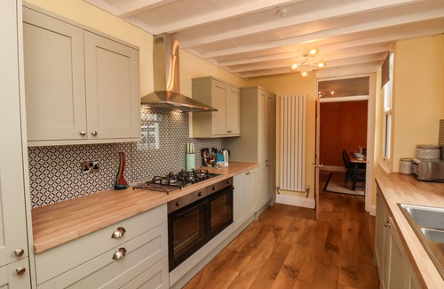 West Cliff Cottage | LAUREL HOUSE, pet friendly, character holiday cottage in Whitby