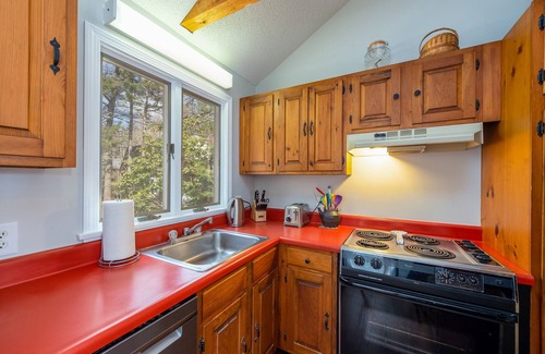 Sebascodegan Island Cottage | Laurel Shore Cottage with Seasonal Private Tidal Dock, Pet friendly.