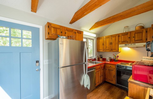 Sebascodegan Island Cottage | Laurel Shore Cottage with Seasonal Private Tidal Dock, Pet friendly.