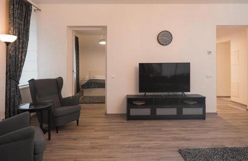 Ukmerge Apartment | Laurentroom Central Park