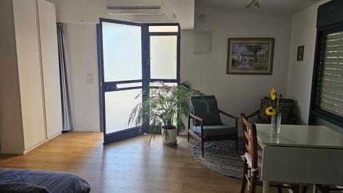 Yokneam Apartment | Lavan Country-Style Studio