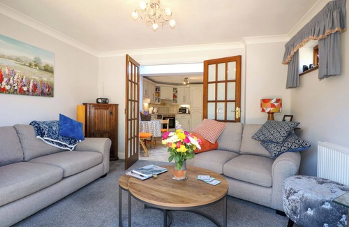 Hailsham Cottage | LAVENDER COTTAGE, pet friendly, with a garden in Hailsham