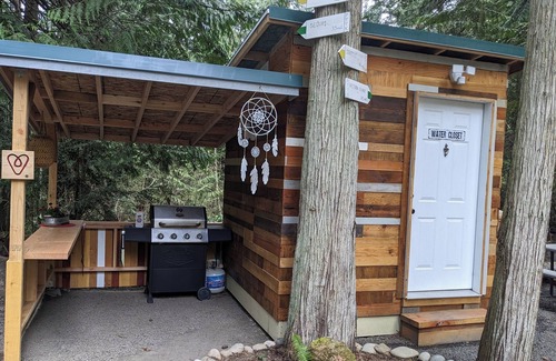 Sequim RV Rental | Lavender Glamping Tent with heater , mini fridge and fire pit.n