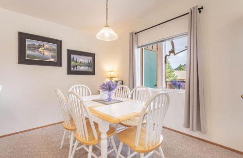 Downtown Leavenworth Apartment | Lavender Haus