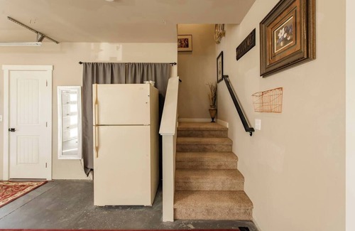 West Valley Apartment | Lavender Loft - Sleeps 2