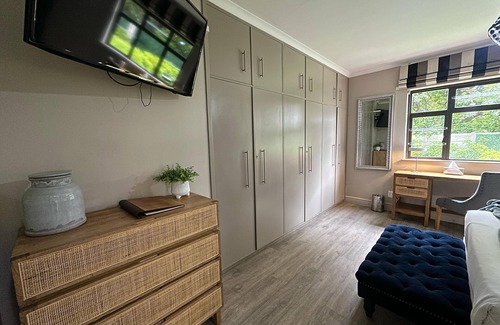 Tokai Apartment | Lavender - Queen Self catering Unit
