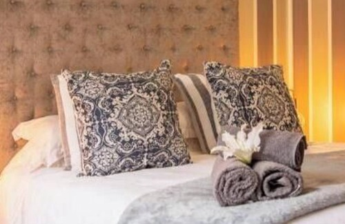 Tokai Apartment | Lavender - Queen Self catering Unit