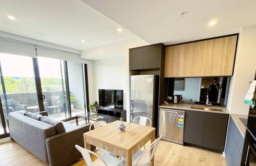 Lyneham Apartment | Lavish in Lyneham - 2BD 1Bth Apt