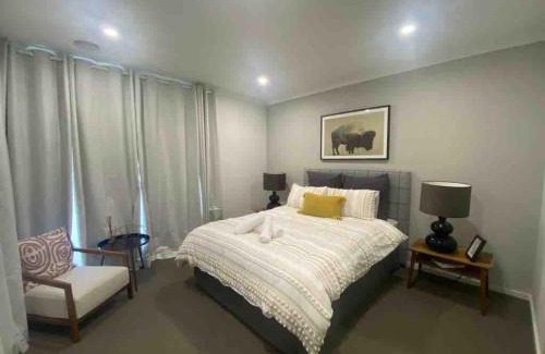 Armstrong Creek House | Lavish Modern Home - 10mins to Torquay & Geelong