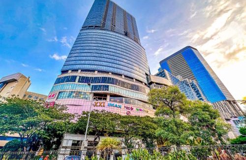 Surabaya Apartment | Lavish The Peak 2BR Apartment in Tunjungan Plaza 5 Surabaya City Centre by Le Ciel Hospitality