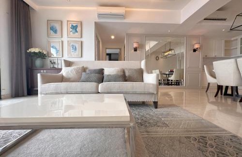 Surabaya Apartment | Lavish The Peak 2BR Apartment in Tunjungan Plaza 5 Surabaya City Centre by Le Ciel Hospitality