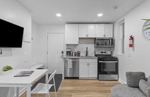 Lawrenceville Apartment | Lawrenceville Central !2 Stylish and Quiet One Bedroom Apartment with Free Street Parking